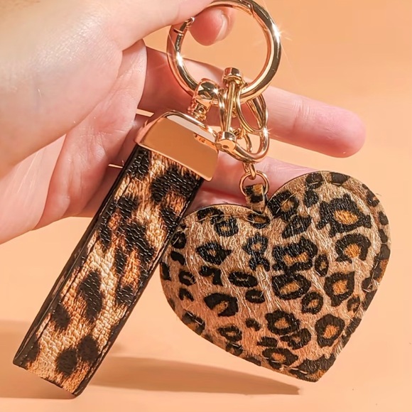 Accessories - New animal print heart purse keychain charm